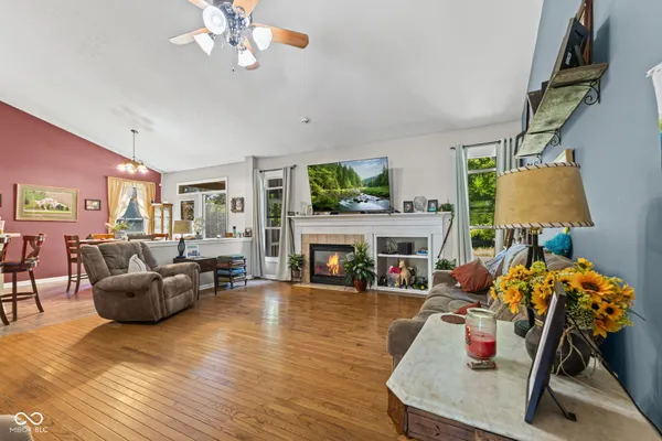 $799,900 | 5697 East County Road 300 North, Fillmore, IN 46128