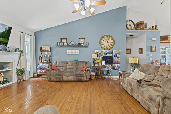 $799,900 | 5697 East County Road 300 North, Fillmore, IN 46128