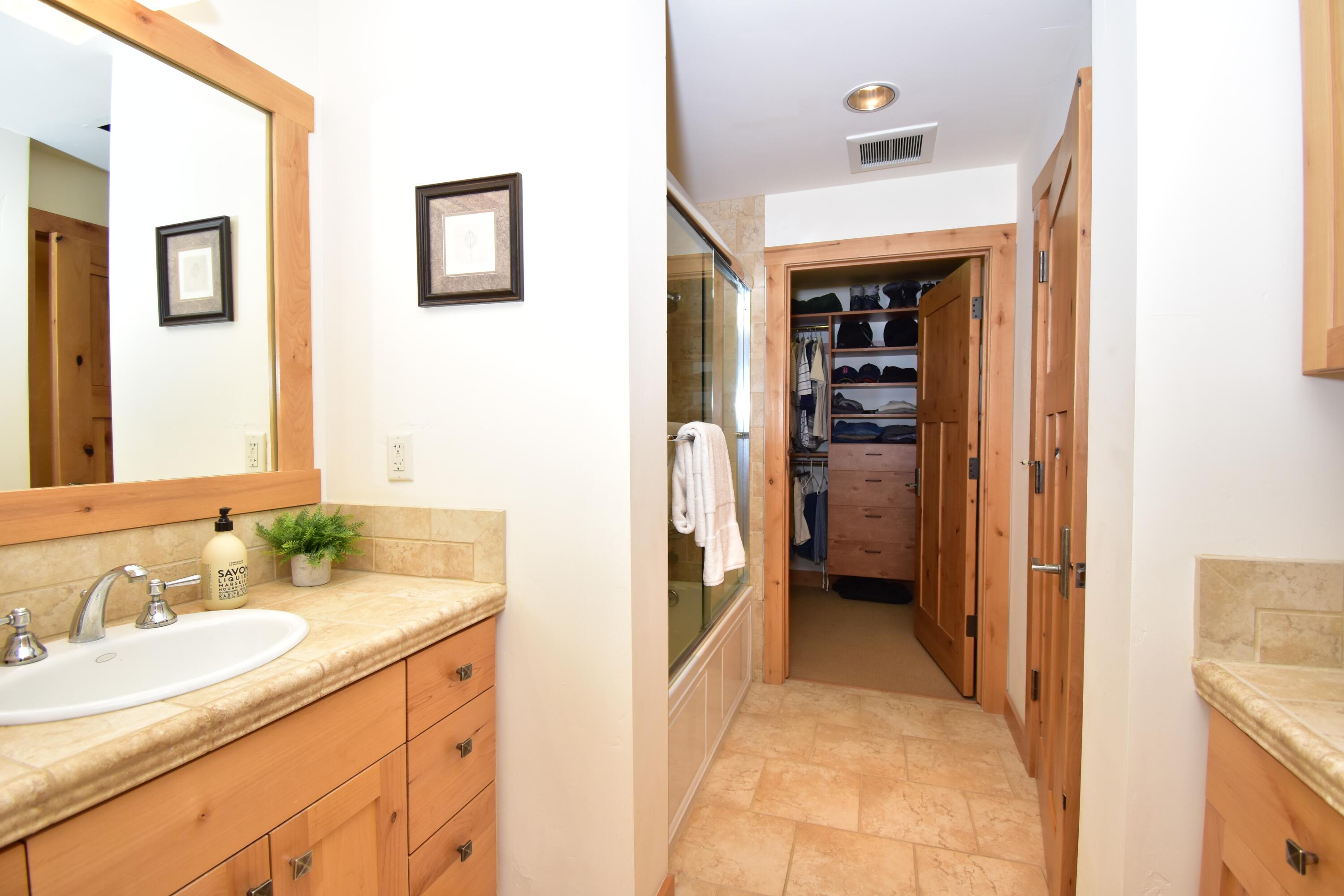 109 Angani Way, Unit 3 Sun Valley, ID 83353 - Photo 11 of 24 Primary Bath