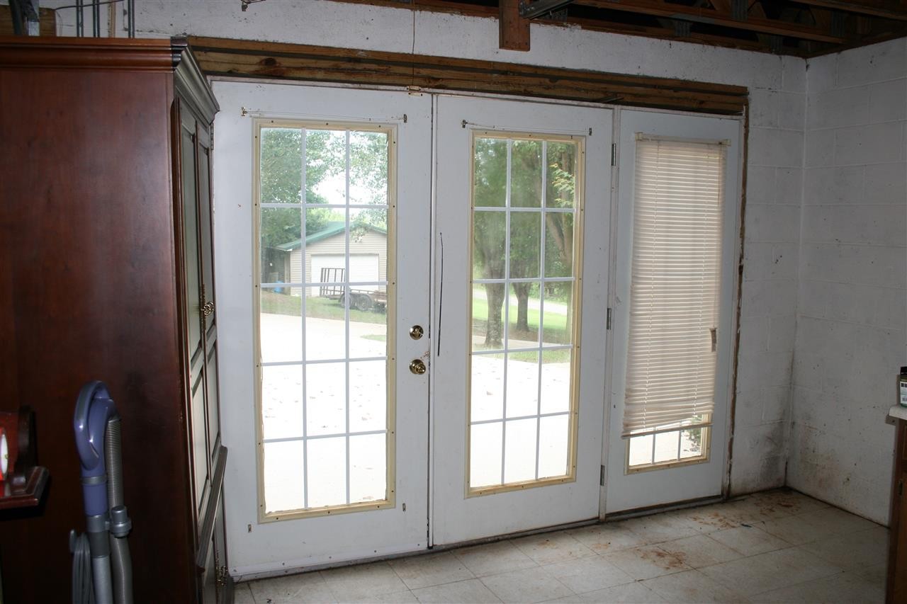 400 Dean Drive Northwest Georgetown, TN 37336 - Photo 20 of 38 a view of an empty room with a window
