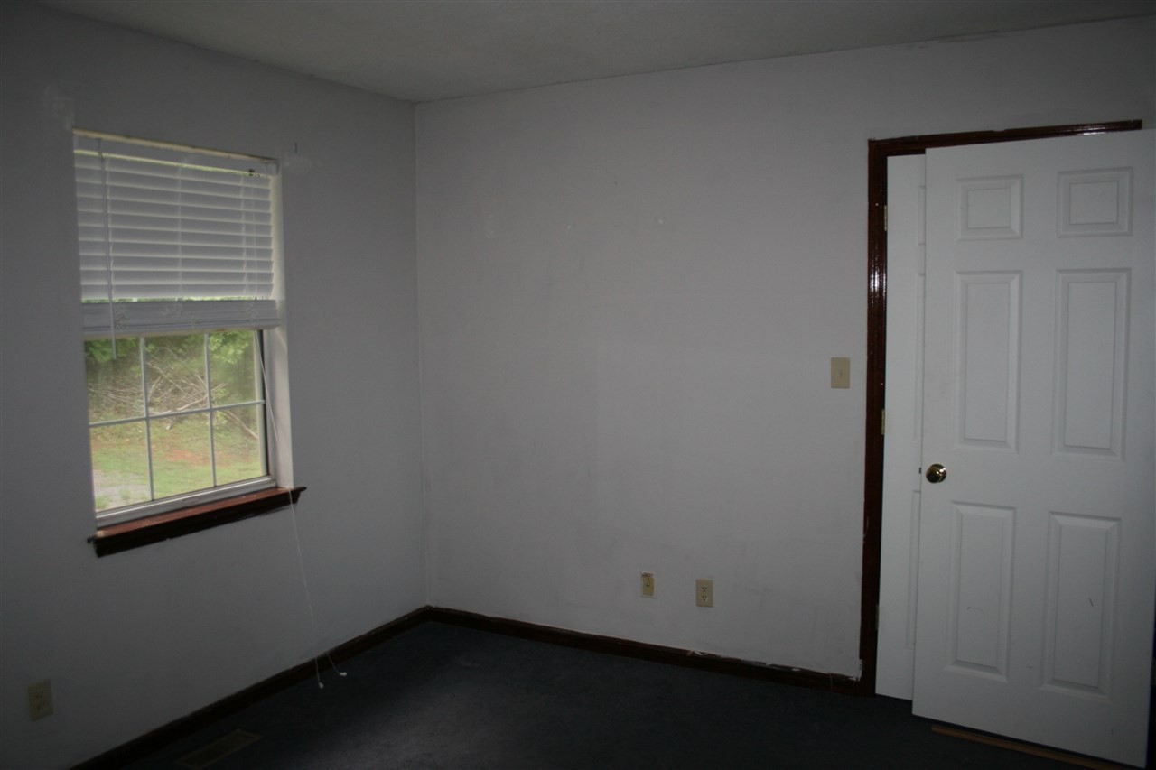 400 Dean Drive Northwest Georgetown, TN 37336 - Photo 23 of 38 an empty room with a window