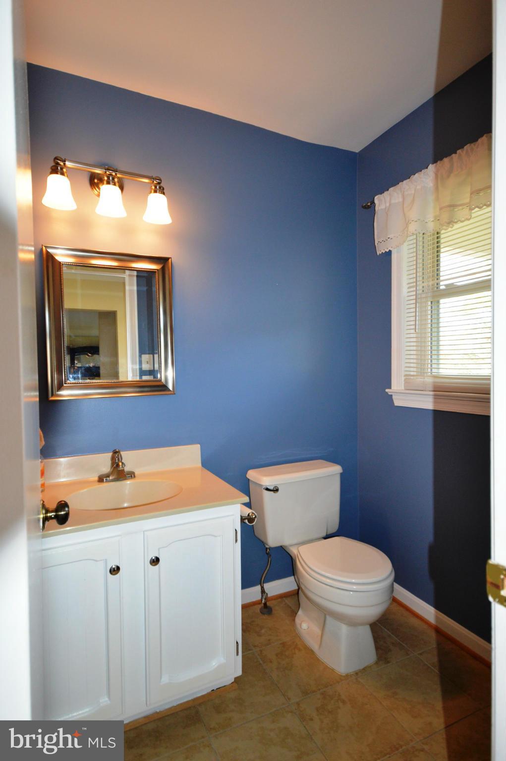 15119 Philip Lee Road Chantilly, VA 20151 - Photo 8 of 23 Bath