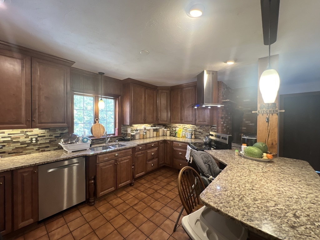 431 Teel Road Winchendon, MA 01475 - Photo 3 of 40