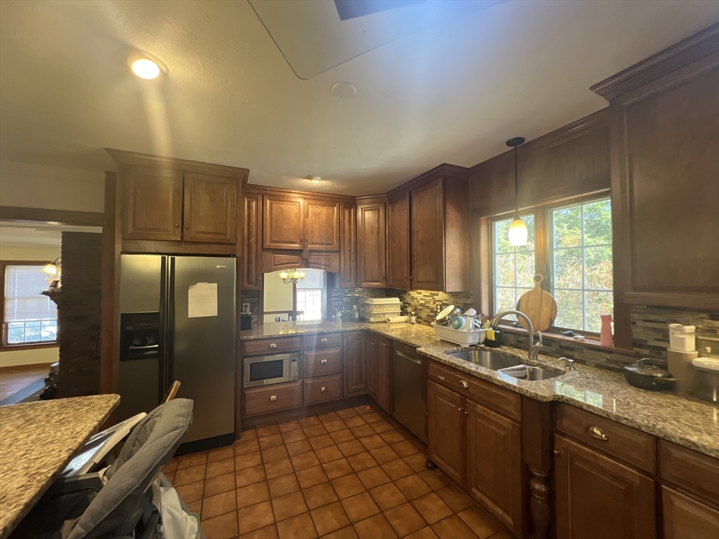 431 Teel Road Winchendon, MA 01475 - Photo 4 of 40