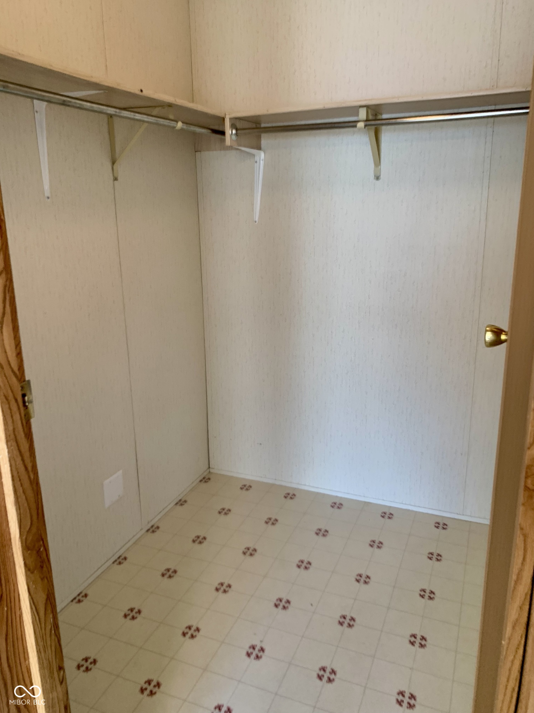 514 Welcome Way Anderson, IN 46013 - Photo 7 of 34