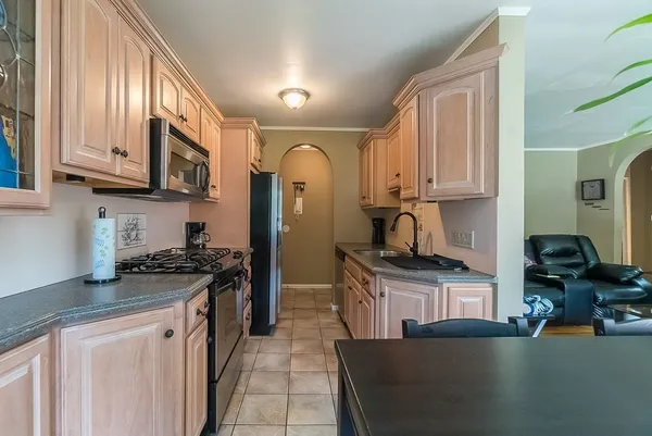 $215,000 | 288 Regency Park Drive, Unit 288, Agawam, MA 01001