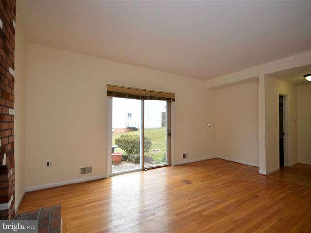 8410 Postoak Road Potomac, MD 20854 - Photo 12 of 29 Family Room