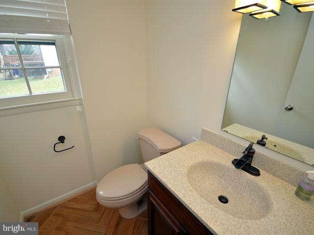 8410 Postoak Road Potomac, MD 20854 - Photo 13 of 29 Bath