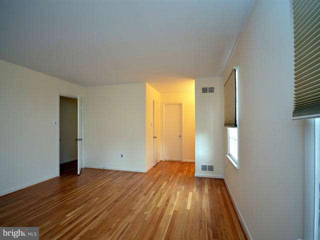 8410 Postoak Road Potomac, MD 20854 - Photo 16 of 29 Bedroom (Master)
