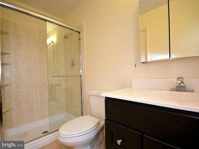 8410 Postoak Road Potomac, MD 20854 - Photo 18 of 29 Bath (Master)