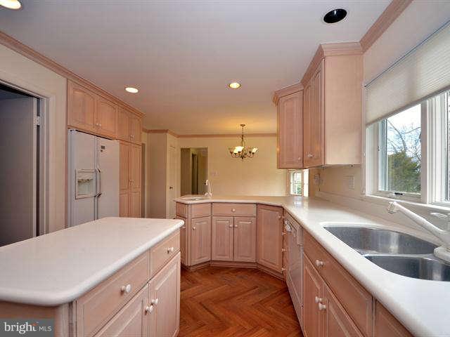 8410 Postoak Road Potomac, MD 20854 - Photo 5 of 29 Kitchen