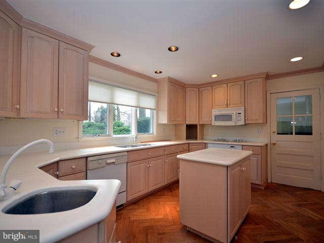 8410 Postoak Road Potomac, MD 20854 - Photo 6 of 29 Kitchen