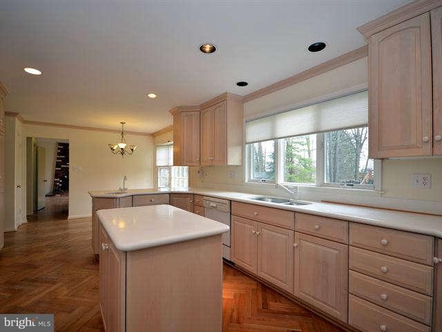 8410 Postoak Road Potomac, MD 20854 - Photo 7 of 29 Kitchen