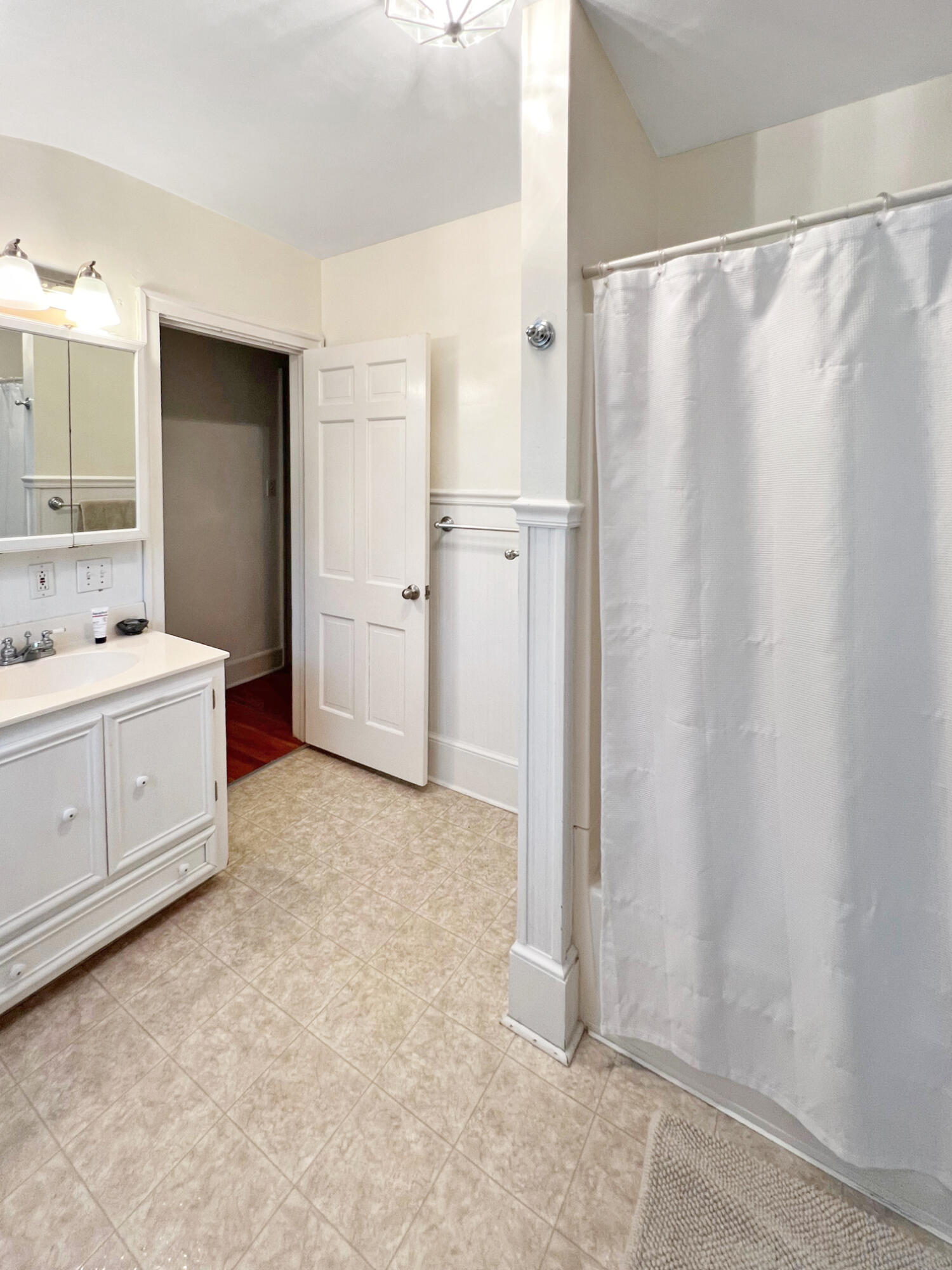 404 Sears Street St. George, SC 29477 - Photo 15 of 15 upstairsbath