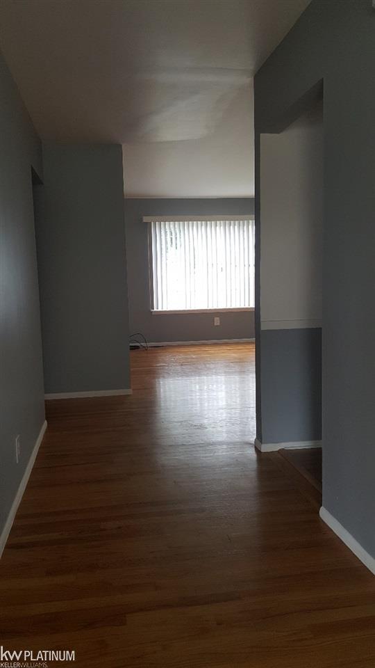 13657 Martin Warren, MI 48088 - Photo 12 of 38 31353992-11.JPG