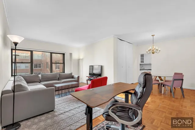 $685,000 | 360 East 72nd Street, Unit B803 | Lenox Hill