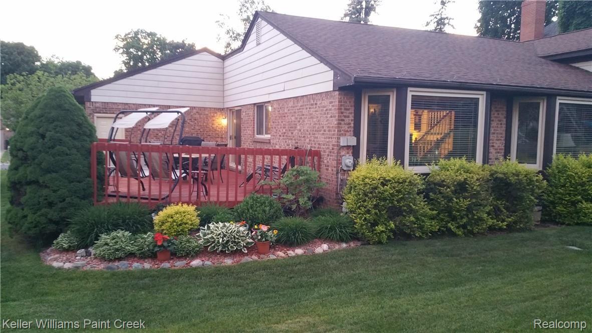 282 Rose Brier Drive Rochester, MI 48309 - Photo 29 of 43 Back of House/Deck