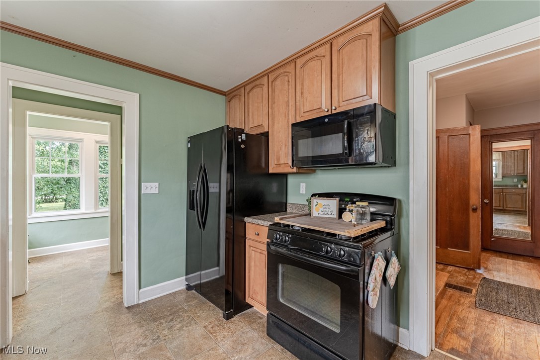 899 SOM Center Road Cleveland, OH 44143 - Photo 10 of 38 Gallery Image 10