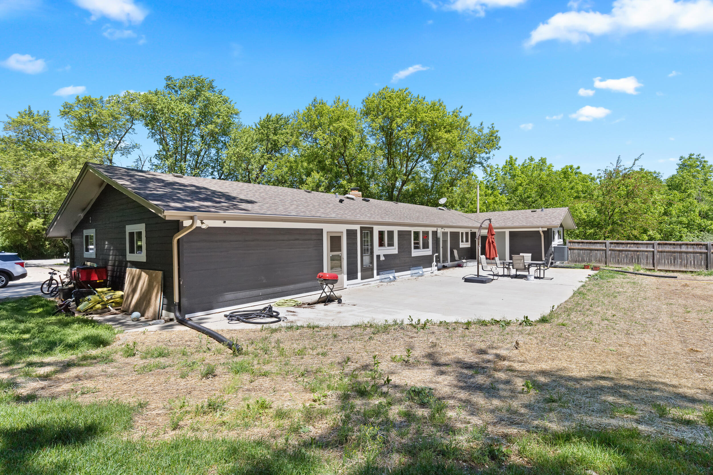 3290 South Johnson Road New Berlin, WI 53146 - Photo 2 of 34 Front of House