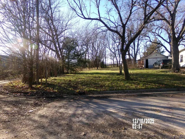 $10,000 | 301 Sunnyslope Street, Emporia, KS 66801
