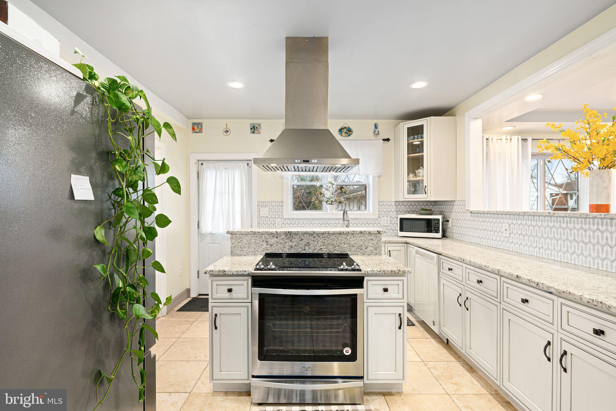 1034 Excelsior Drive Upper Chichester, PA 19014 - Photo 8 of 33