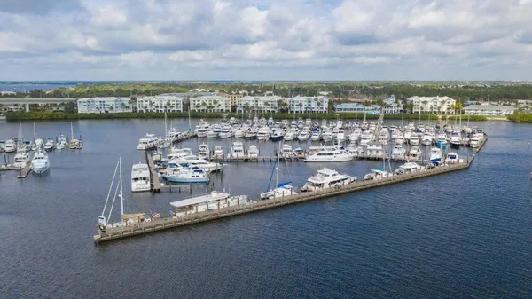 $3,000 | 975 Northwest Flagler Avenue, Unit 403, Stuart, FL 34994