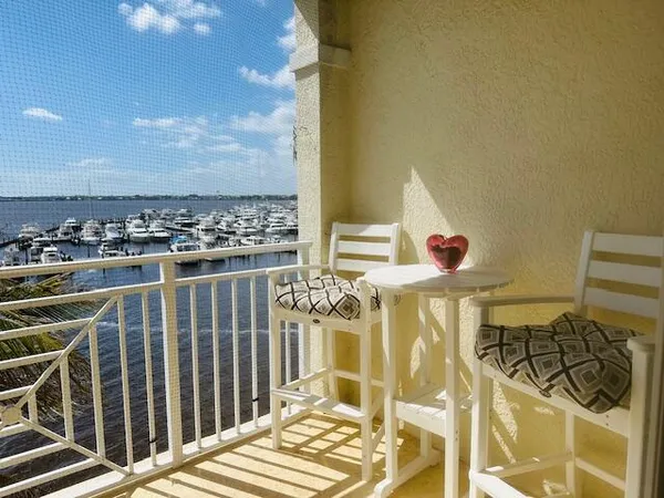 $3,000 | 975 Northwest Flagler Avenue, Unit 403, Stuart, FL 34994