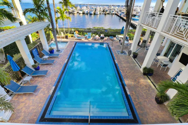 $3,000 | 975 Northwest Flagler Avenue, Unit 403, Stuart, FL 34994