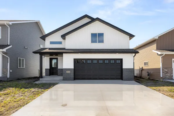 $375,000 | 2533 38th Avenue South, Moorhead, MN 56560