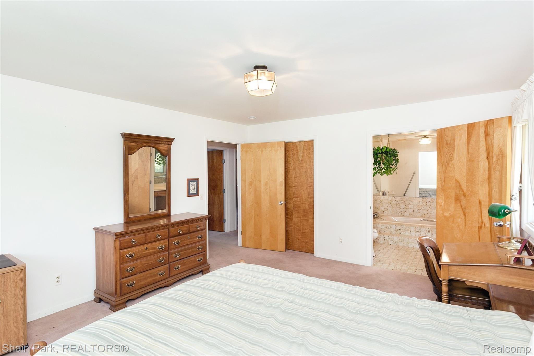 940 Dickson Lane Rochester, MI 48307 - Photo 29 of 38 Master Bedroom Suite