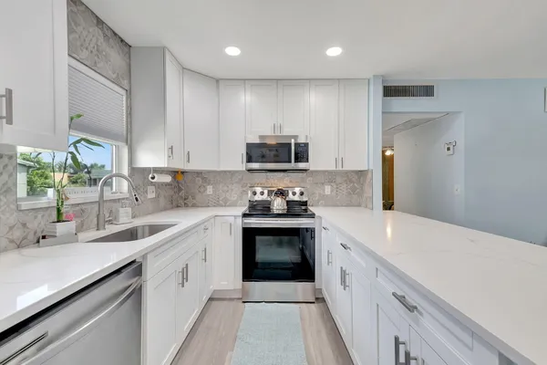 $3,000 | 89 Flanders Way, Unit B, Delray Beach, FL 33484
