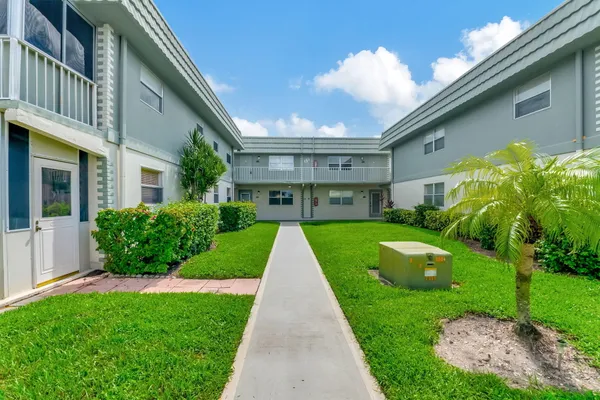 $3,000 | 89 Flanders Way, Unit B, Delray Beach, FL 33484
