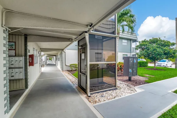 $3,000 | 89 Flanders Way, Unit B, Delray Beach, FL 33484