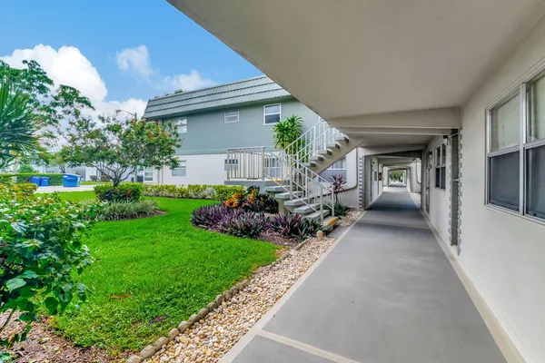 $3,000 | 89 Flanders Way, Unit B, Delray Beach, FL 33484