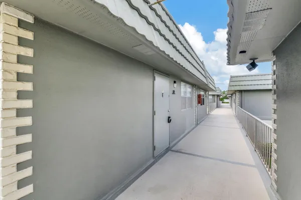 $3,000 | 89 Flanders Way, Unit B, Delray Beach, FL 33484