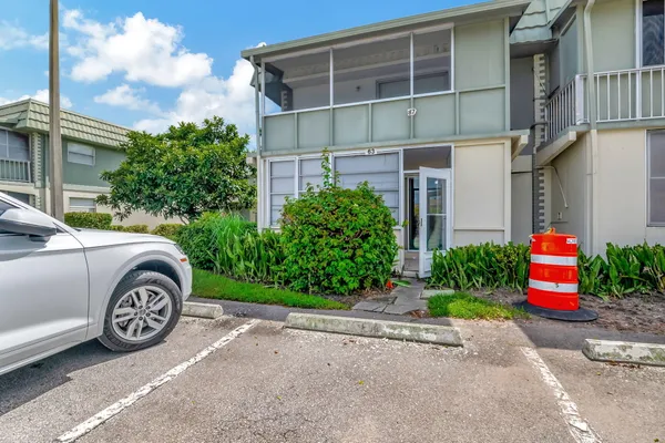 $3,000 | 89 Flanders Way, Unit B, Delray Beach, FL 33484