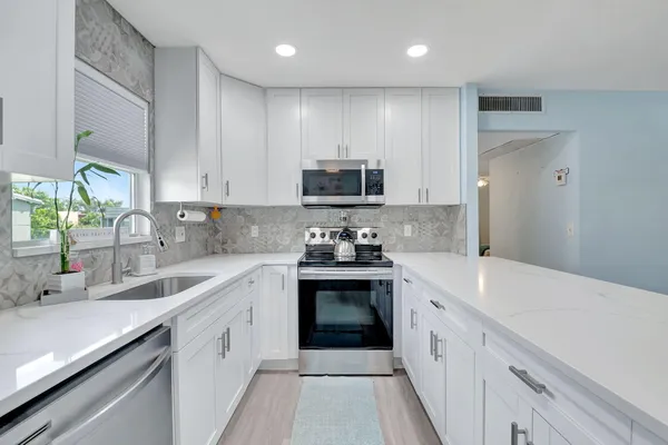 $3,000 | 89 Flanders Way, Unit B, Delray Beach, FL 33484