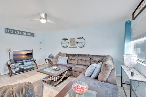 $3,000 | 89 Flanders Way, Unit B, Delray Beach, FL 33484