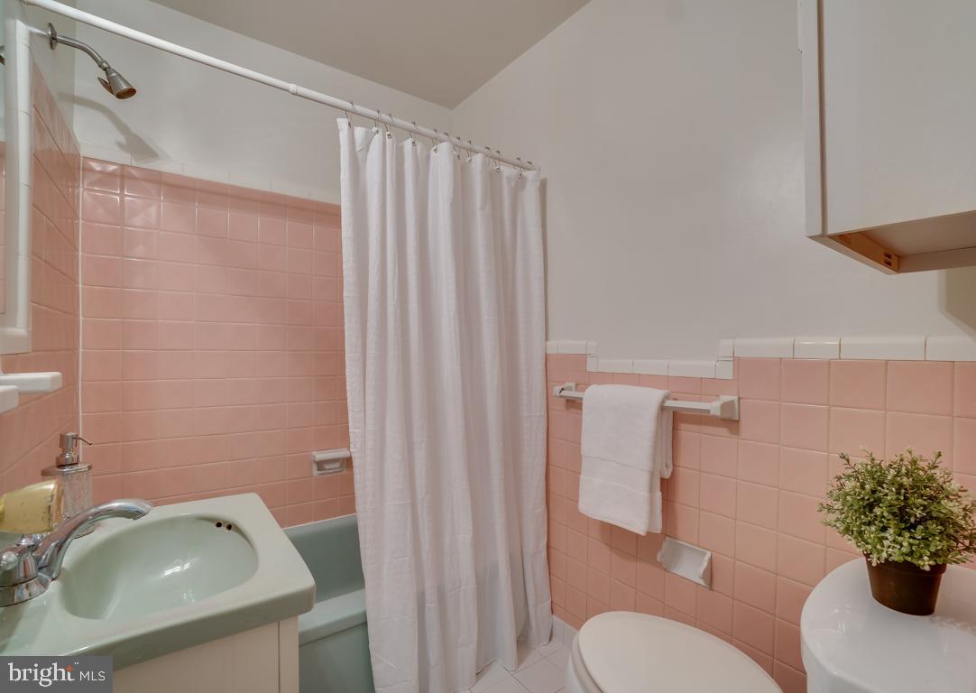 1703 Sanford Road Silver Spring, MD 20902 - Photo 19 of 27 Bathroom 2