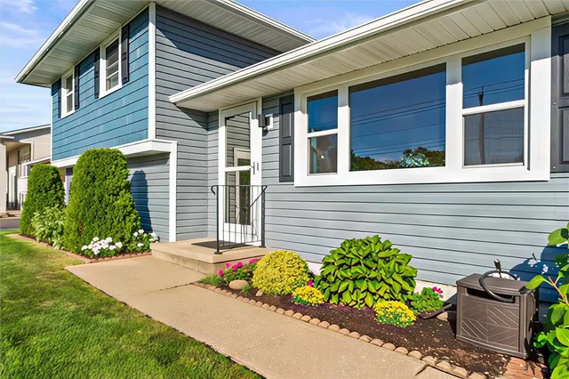 $285,000 | 142 Bouckhart Avenue, Irondequoit, NY 14622