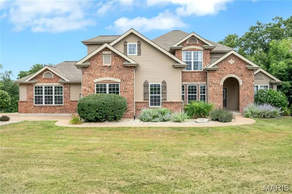 $670,000 | 1 Cedar Lake Court, Troy, MO 63379
