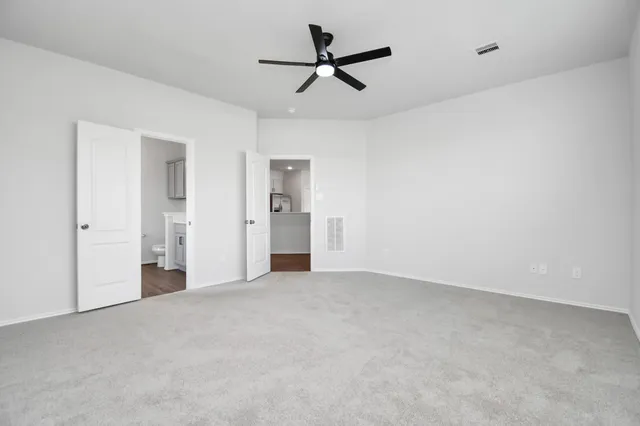 a view of a livingroom with a ceiling fan