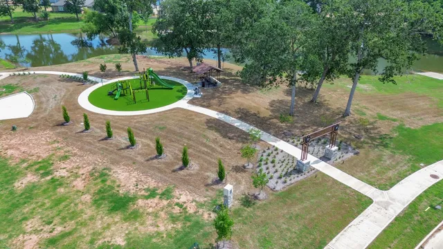 a table and chair are sitting in the yard