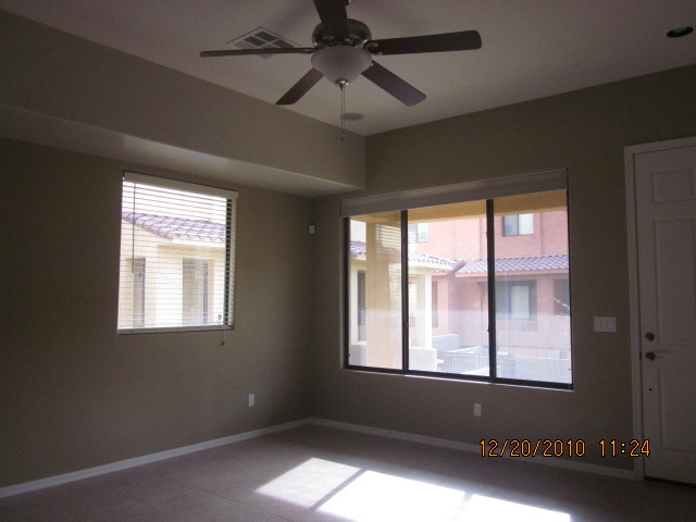 9551 East Redfield Road, Unit 1064 Scottsdale, AZ 85260 - Photo 2 of 7 FAMILY ROOM