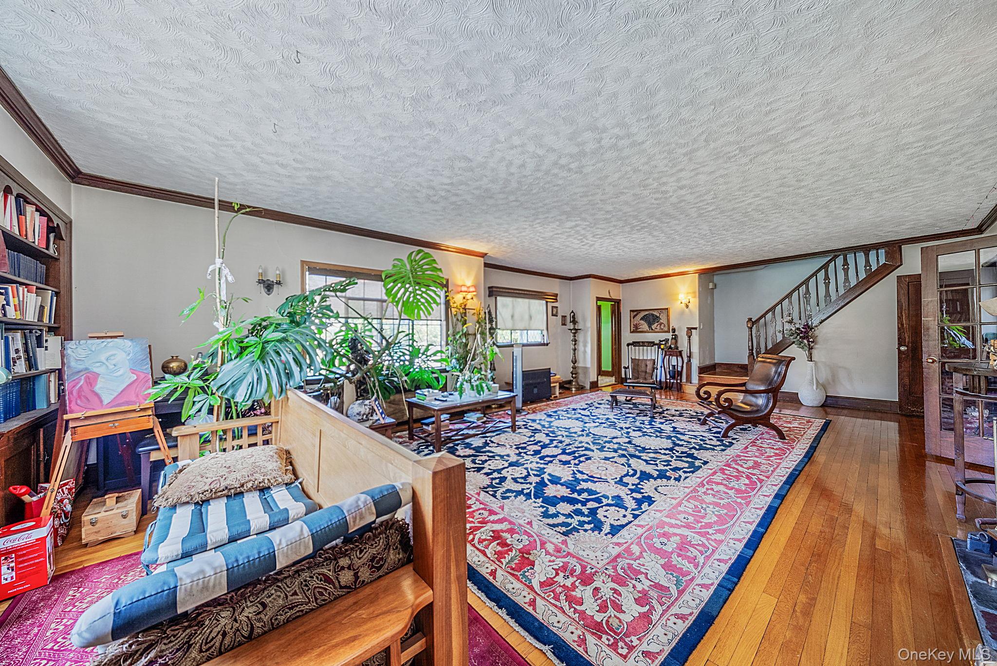 18240 Avon Road Queens, NY 11432 - Photo 5 of 30 Living room