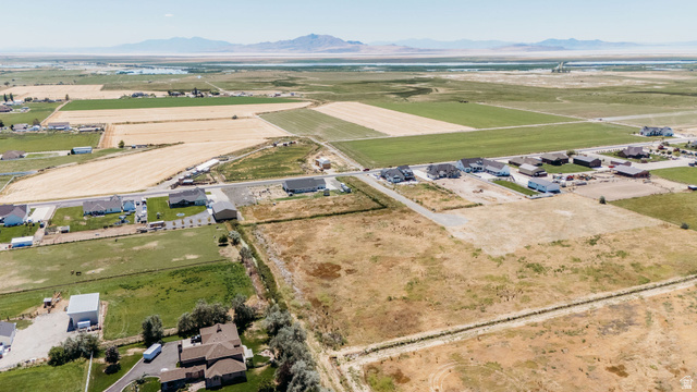 5752 West 2425th North, Unit 4 Hooper, UT 84315 - Photo 4 of 15