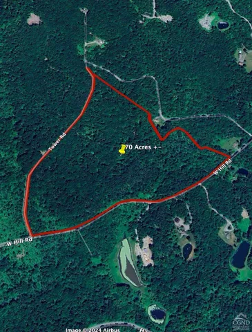 an aerial view of a tennis court