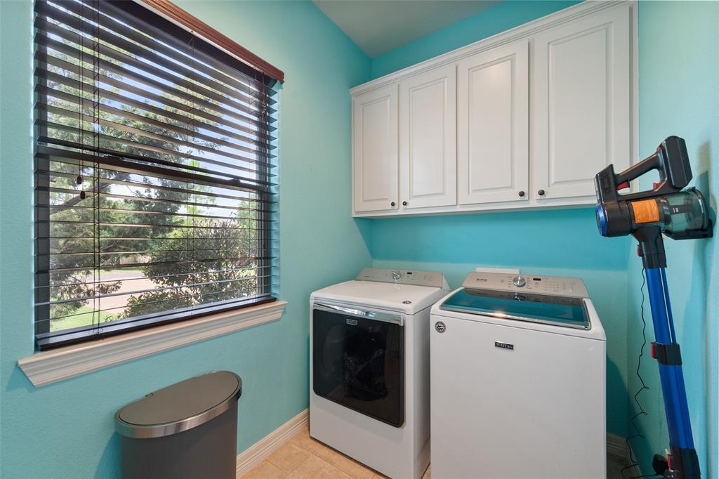 606 Sunset Point Kerens, TX 75144 - Photo 21 of 39 a room with a washer and dryer