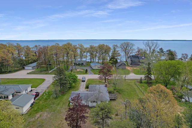 $194,900 | N1483 Shore Drive, Marinette, WI 54143