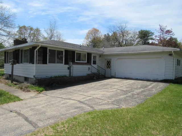 $194,900 | N1483 Shore Drive, Marinette, WI 54143